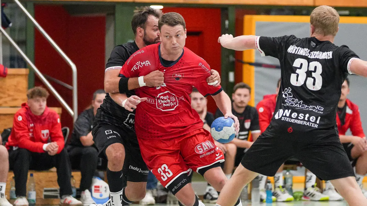 Sven Jacobs (SG H2Ku Herrenberg,#33) im Duell ,
SG H2Ku Herrenberg vs. SG Nürtingen-Zizishausen, Handball, Verbandsliga Staffel 2, 2.Spieltag, 2026/2027, 26.09.2026,
Foto: Eibner-Pressefoto/Daniele La Rocca
