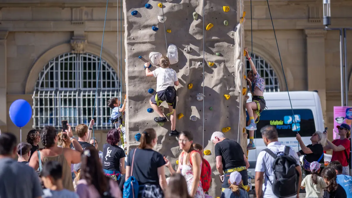 Stuttgarter Kinderfest: Stuttgart, Baden-Württemberg, 27.09.2026:
Zwischen Marktplatz und Schillerplatz findet das Stuttgarter Kinderfest 2026 statt.
Notiz: No model release. Kein Einverständnis für Werbung, keine Weitergabe an Dritte.