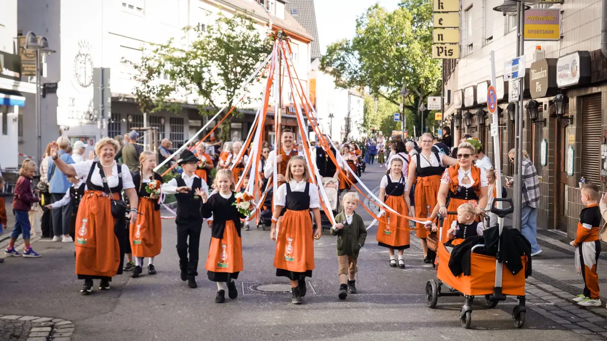 Volksfest Großer historischer Volksfestumzug durch Cannstatt : Volksfest Großer historischer Volksfestumzug durch Cannstatt