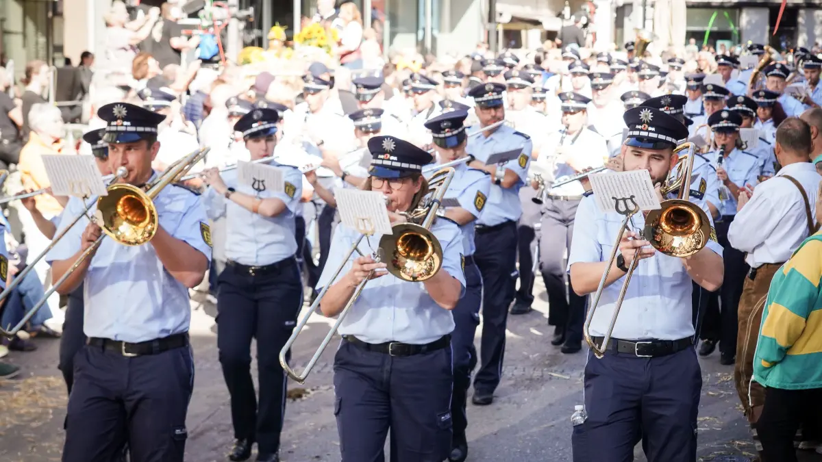 Volksfest Großer historischer Volksfestumzug durch Cannstatt : Volksfest Großer historischer Volksfestumzug durch Cannstatt
