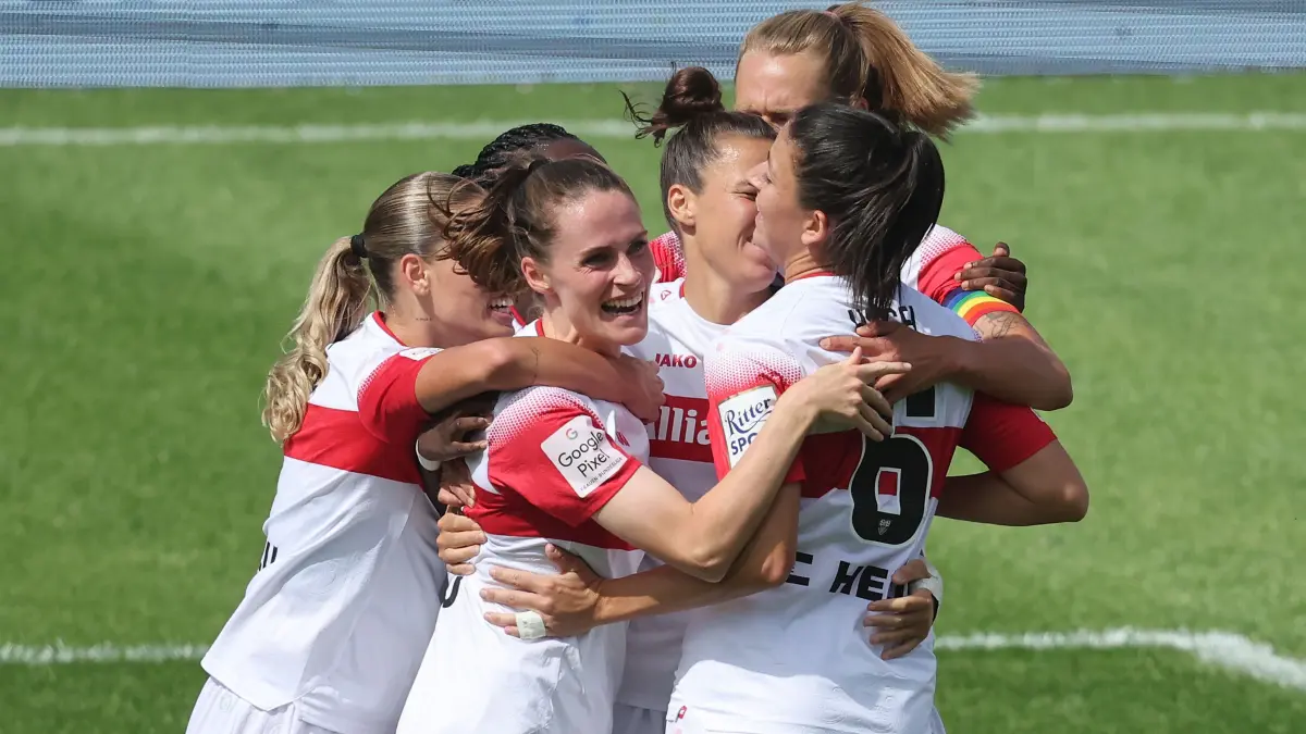 BAU // Stuttgart , Google Pixel Frauen-Bundesliga VfB Stuttgart vs. Hamburger SV , Jubel VfB , Reena Wichmann