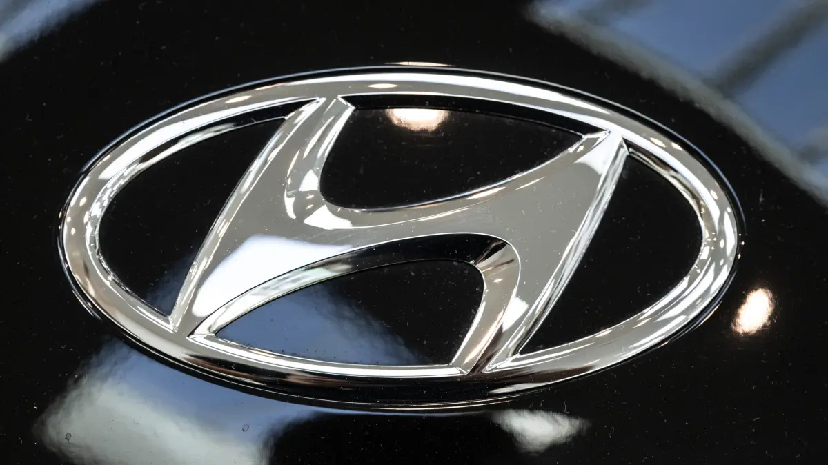 Das Logo des koreanischen Autoherstellers Hyundai. Wie spricht man die Marke eigentlich korrekt aus?