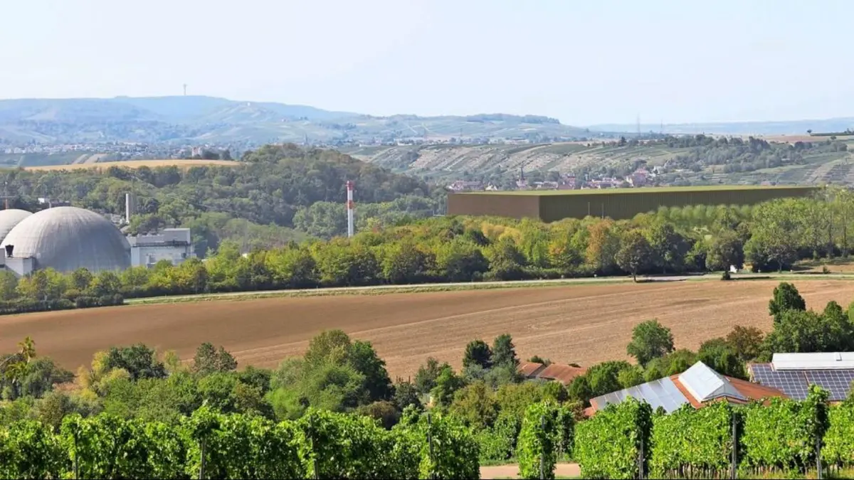 Maßstabsgetreue Visualisierung aus Blickrichtung Weinstraße in Neckarwestheim: Dargestellt ist ein exemplarisches Rechenzentrum mit den nach Bebauungsplan zulässigen maximalen Gebäudemaßen etwa fünf Jahre nach Inbetriebnahme.
