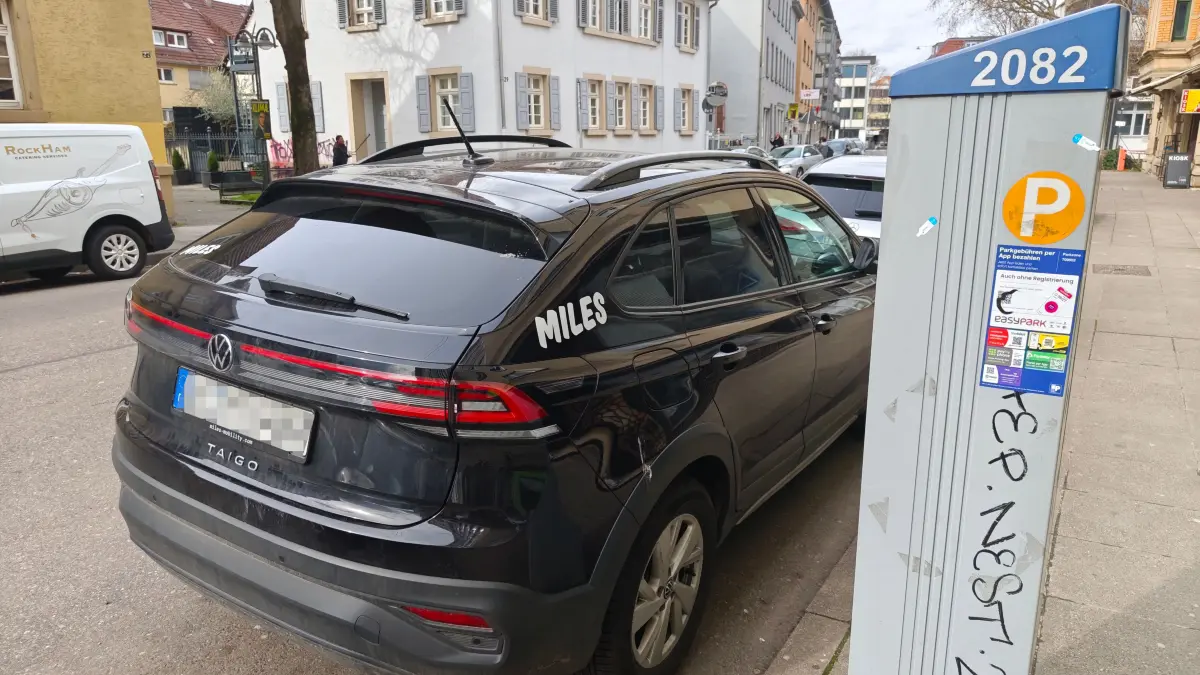 Laut der Studie ersetzt die Flotte von Miles, die aus mehr als 300 Fahrzeugen besteht, in Stuttgart rund 8500 private Autos.