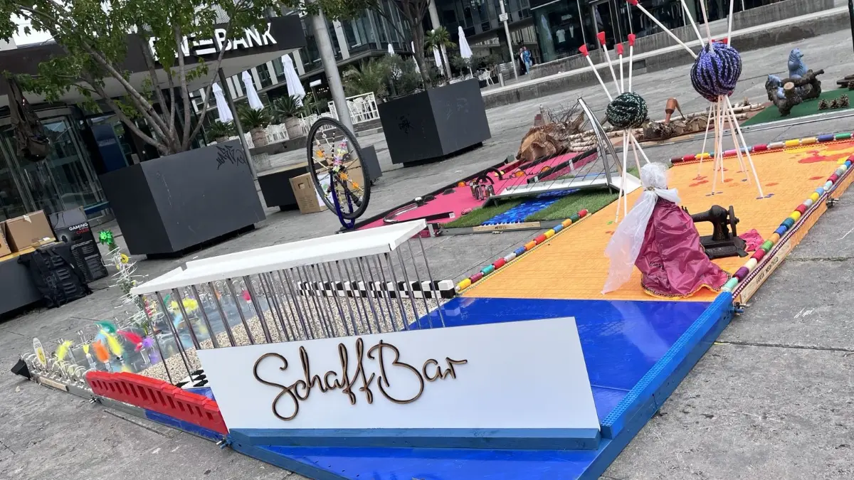 Die Böblinger Schaffbar hat dem Kreis und der Stadt Böblingen ein kreatives Denkmal gesetzt.