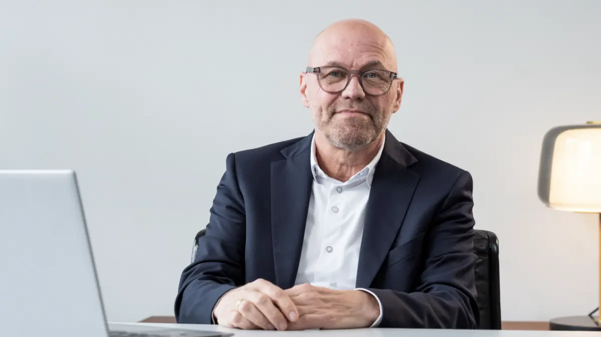 Dr. Jürgen Bludau rät: „Fragen Sie Ihren Arzt oder Ihre Ärztin, welche Vorsorgeuntersuchungen noch ausstehen – arbeiten Sie aktiv an Ihrer Gesundheit mit.“