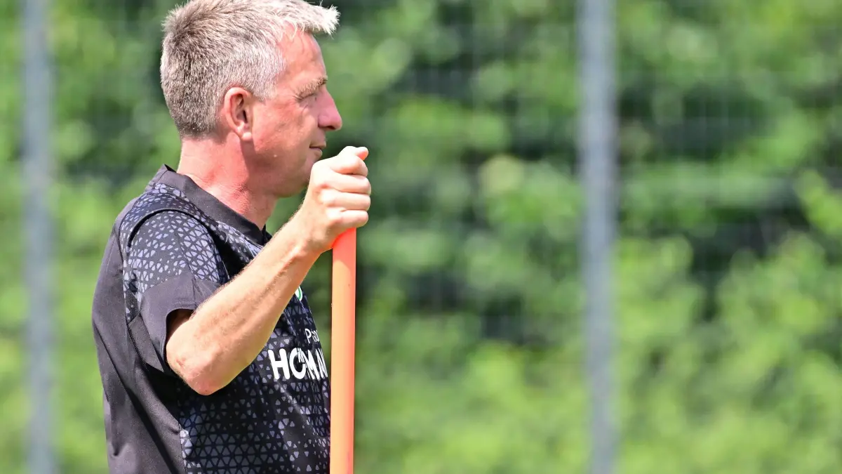 21.06.2023 - Fussball - 2. Bundesliga - Saison 2023 2024 - SpVgg Greuther Fürth Fuerth - Training Trainingsauftakt - / - xwoxzix - Rainer Widmayer Co-Trainer SpVgg Greuther Fürth *** 21 06 2023 football 2 Bundesliga season 2023 2024 SpVgg Greuther Fürth Fuerth training training kick-off xwoxzix Rainer Widmayer Co Trainer SpVgg Greuther Fürth