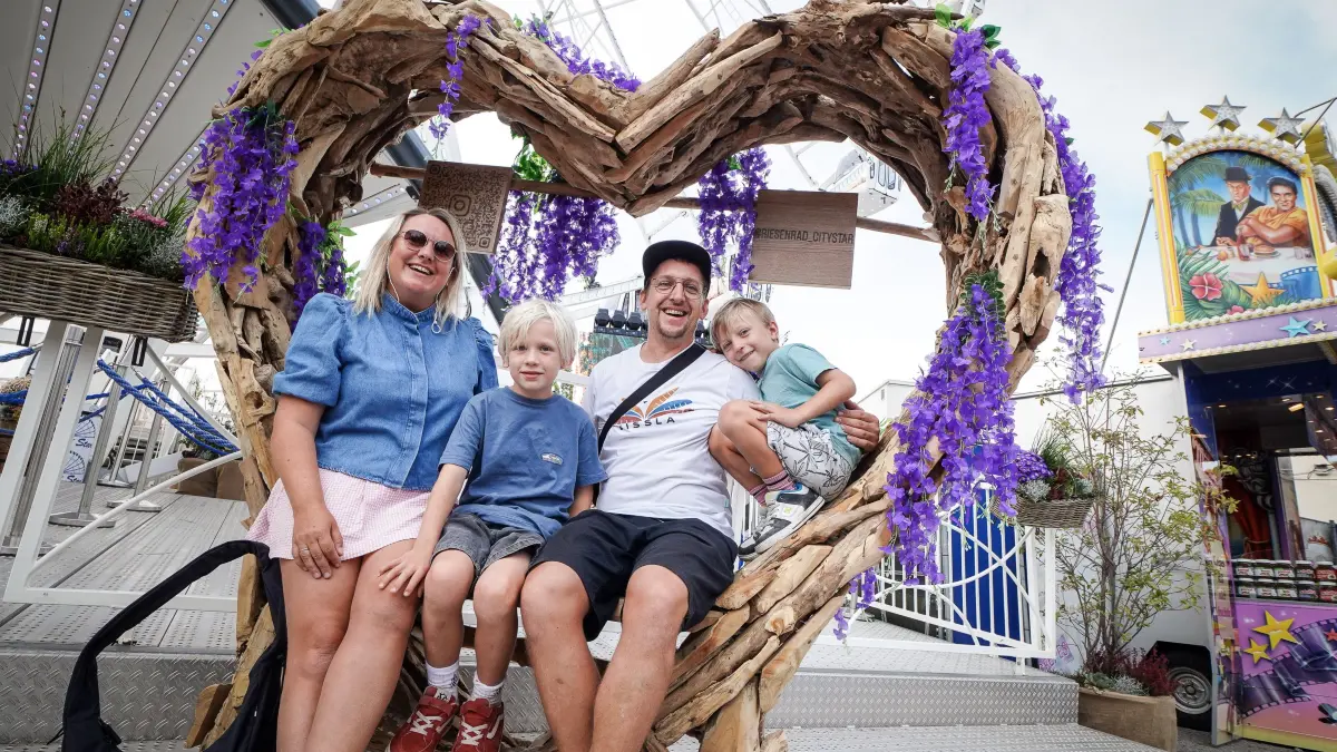 Familie Kasner beim Volksfest: Familie Kasner beim Volksfest