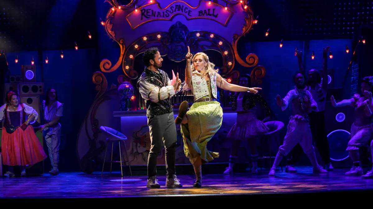 ß Julia Musical: #show Presse-Event im Vorfeld der Premiere von *& Julia* im Palladium Theater Jacqueline Braun als Amme Angelique
Carlos de Vries als Lance
Jonathan Guth als Romeo
Sabrina Weckerlin als Anne Hathaway
Sebeya als Julia (Sebya ist ihr Künstlername, gebürtig heißt sie Rita Sebeh, bevorzugt aber die Nennung des Künstlernamens)
Esmael Agostinho als François
Ibi als May
Maximilian Mann als William Shakespeare