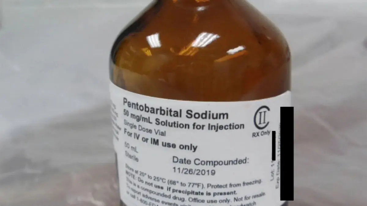 Dieses vom US-Justizministerium zur Verfügung gestellte Foto zeigt eine Ampulle mit Pentobarbital. Das stark wirkende Barbiturat (Schlafmittel) wird häufig bei Hinrichtungen verwendet (Archivbild).