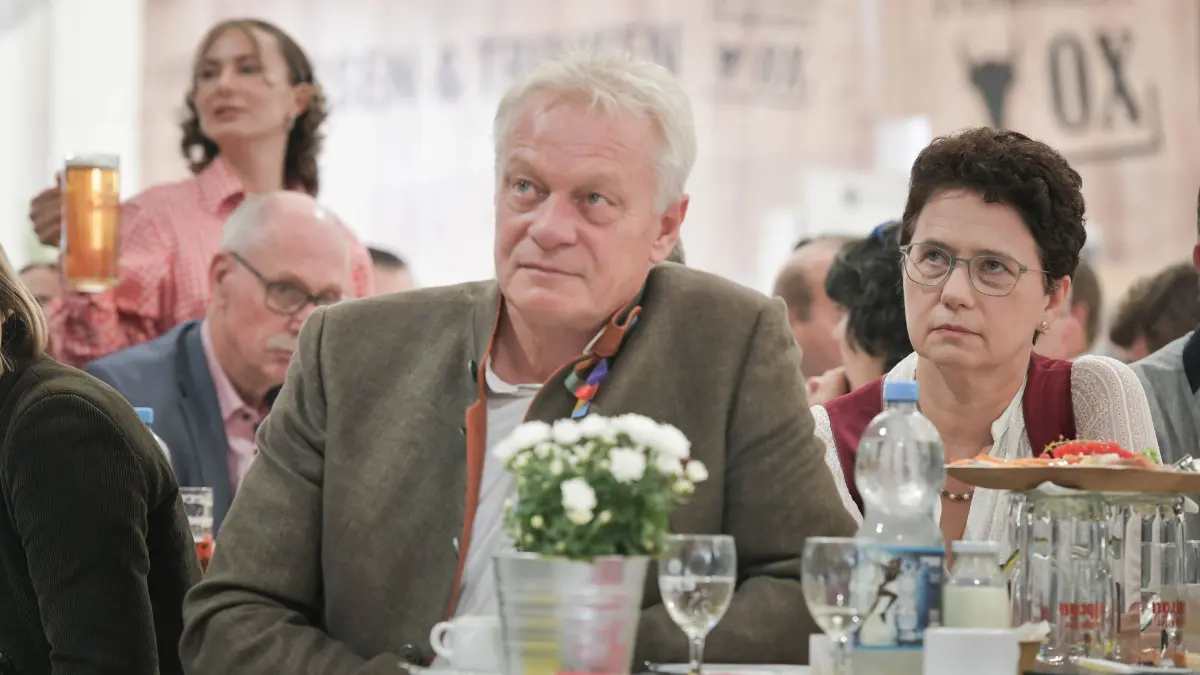 LWH, Bauerntag ,Alois Rainer Marion Gentges : Stuttgart, Cannstatter Wasen
Beim Bauerntag schauen Bundeslandwirtschaftsminister Alois Rainer und die Landwirtschaftsministerium des Landes Marion Gentges beim Landwirtschaftlichen Hauptfest vorbei. Foto im Gastronomiezelt.
