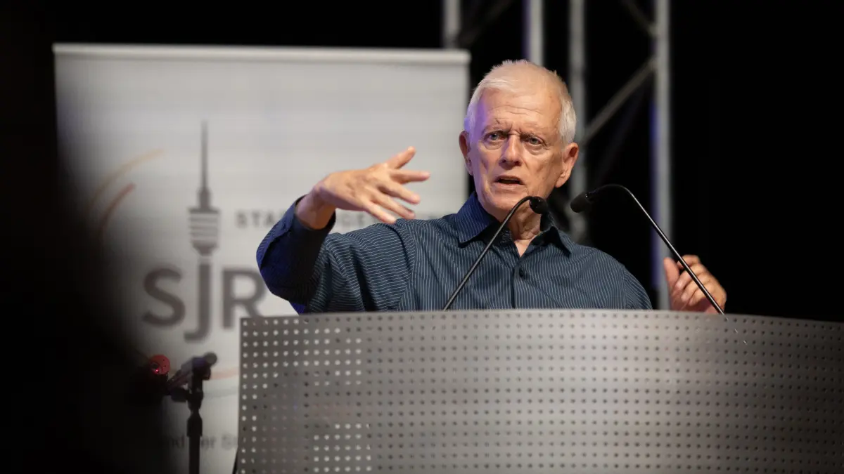 Lange Nacht der Demokratie: Stuttgart, Baden-Württemberg, 02.10.2026:
Lange Nacht der Demokratie: Die vhs stuttgart lädt zum Mitsingkonzert mit Patrick Bopp und Marie Louise ein.
Im Bild: Fritz Kuhn, Vorsitzender des Volkshochschulverbandes
Notiz: No model release. Kein Einverständnis für Werbung, keine Weitergabe an Dritte.