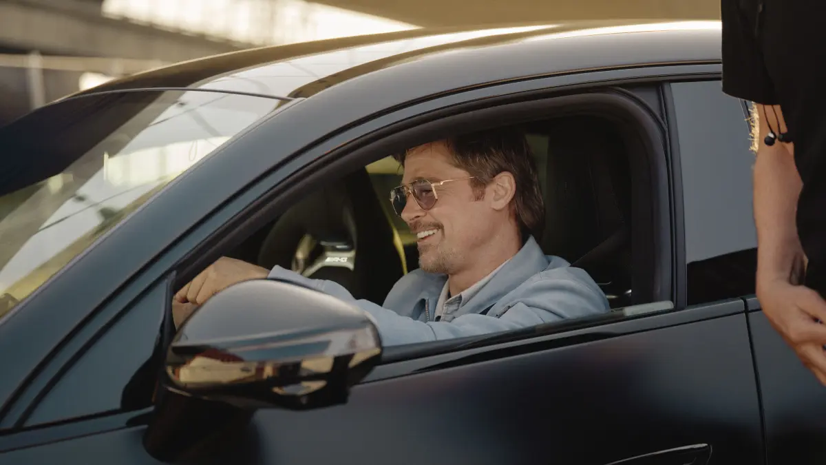 Neben Brad Pitt spielt der neue viertürige AMG GT die Hauptrolle im Werbeclip.