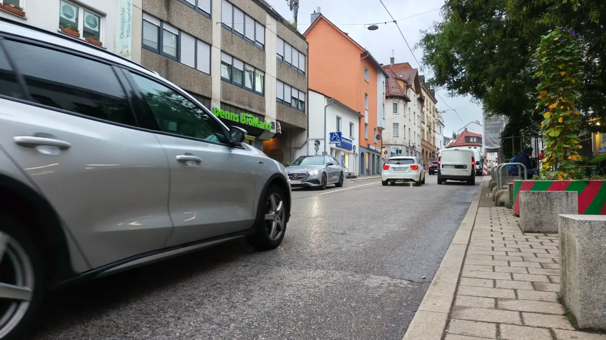 Viel Verkehr in der Gablenberger Hauptstraße. Die Stadt will die Menge der Autofahrer und ihr Tempo reduzieren.