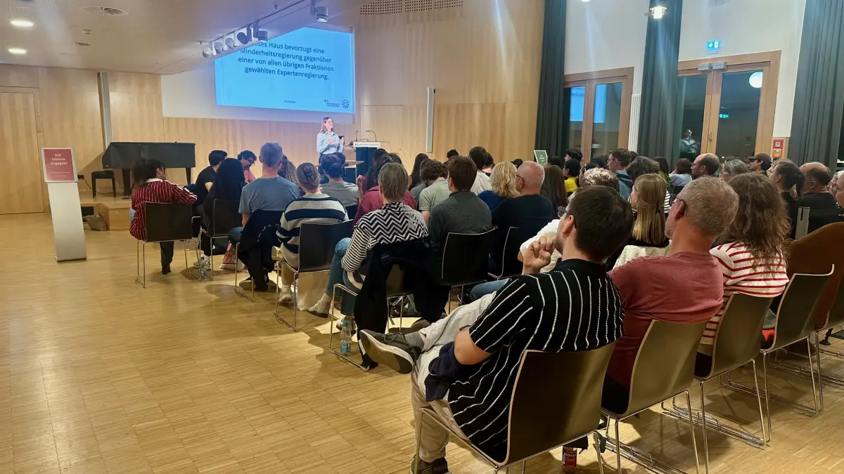 Die Kraft der Argumente - Mitglieder des Stuttgarter Debattierclubs diskutierten in der Langen Nacht der Demokratie in der Württembergischen Landesbibliothek.