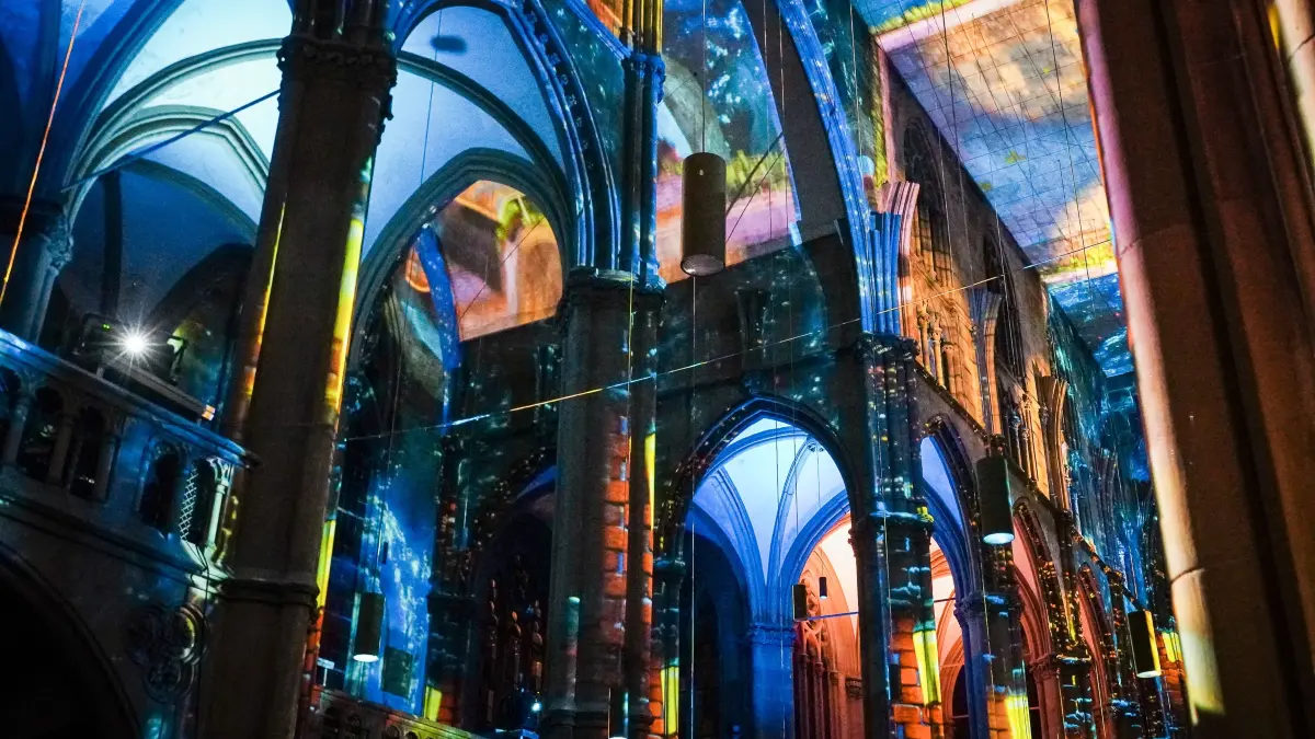 Immersive Lichtshow Premiere des Künstlerkollektivs Projektil aus Zürich kehrt in die Johanneskirche zurück - diesmal heißt das Programm Pulse: Immersive Lichtshow Premiere des Künstlerkollektivs Projektil aus Zürich kehrt in die Johanneskirche zurück - diesmal heißt das Programm Pulse