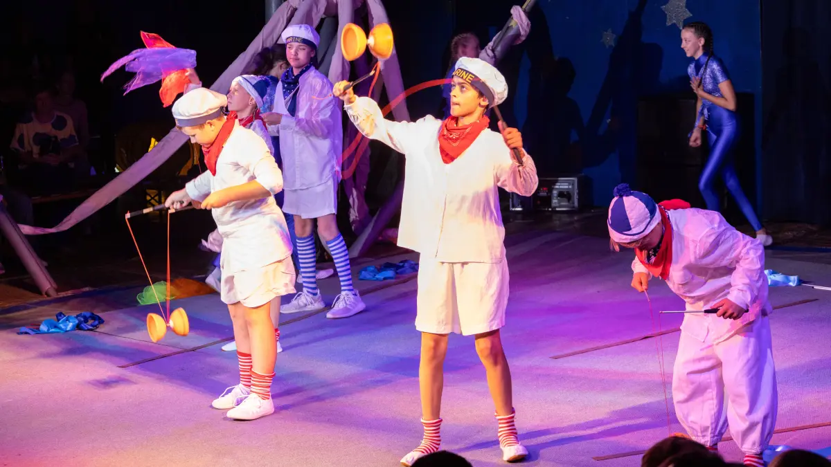 Bad Boll, Zirkuszelt: Premiere Kinder- und Jugendzirkus Maroni