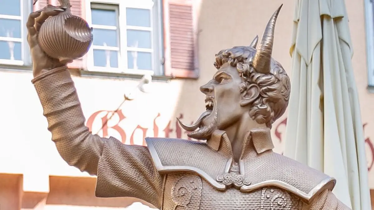 foto: Roberto Bulgrin
04. 10. 2026
Esslingen, Rathausplatz, Enthuellung der Tim-Bengel-Statue