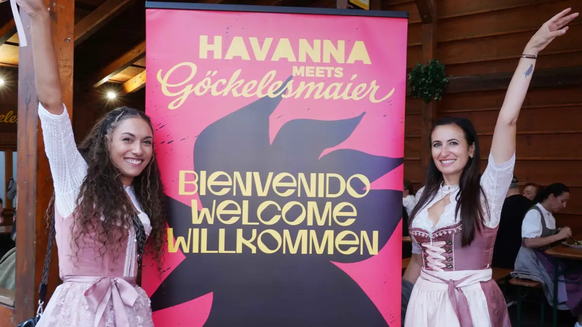 Volksfest: Stuttgart Cannstatter Volksfest Party diesmal im Festzelt Goeckelesmaier Latin No 2 , es waren vielen aus Lateinamerika da. Foto Andreas Rosar Fotoagentur-Stuttgart.de 04.10.2026
