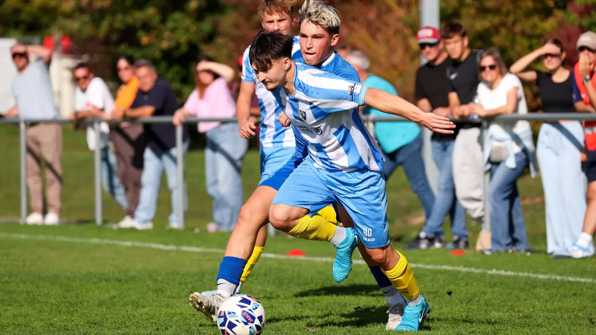 Fußball SV Pattonville vs. TSV Bönnigheim: BAU // 04.10.2026, Deutschland, Pattonville, Fußball Bezirksliga Enz/Murr,
SV Pattonville vs. TSV Bönnigheim, v.l. Daniel Gelt (SVP), Samuel Wolz (TSV),