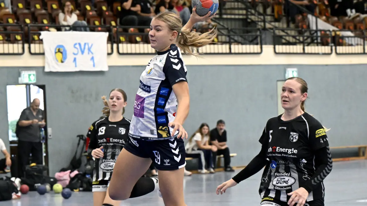 SV Salamander Kornwestheim - TuS Ottenheim: SV Salamander Kornwestheim - TuS Ottenheim; Handball Oberliga Damen, SVK Saison 2026 2027,
SVK (weiss):Amelie Braun