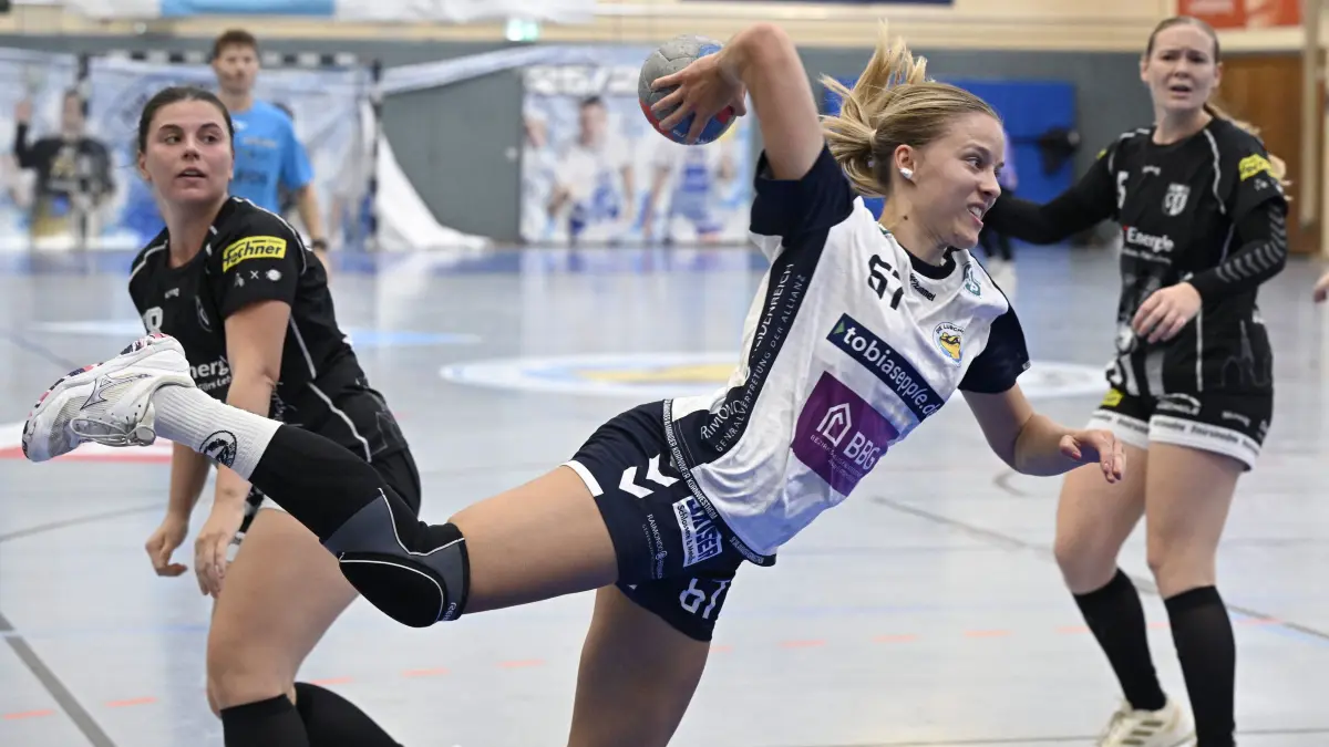 SV Salamander Kornwestheim - TuS Ottenheim: SV Salamander Kornwestheim - TuS Ottenheim; Handball Oberliga Damen, SVK Saison 2026 2027,
SVK (weiss): Nina Haug