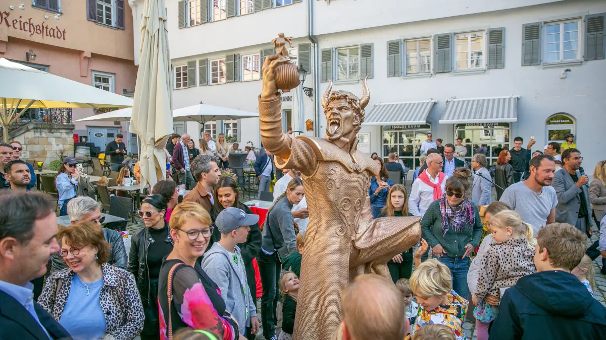 foto: Roberto Bulgrin
04. 10. 2026
Esslingen, Rathausplatz, Enthuellung der Tim-Bengel-Statue