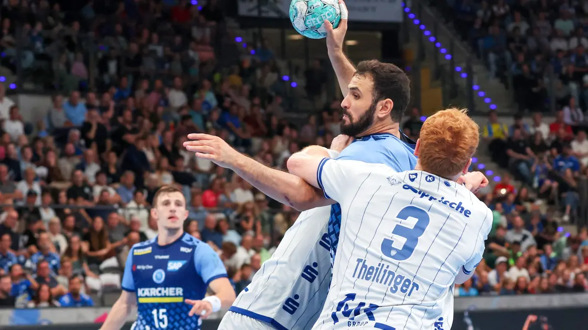 BAU // 04.10.2026, Deutschland, Stuttgart, DHB Pokal Saison 2026/2027,
TVB Stuttgart vs. TBV Lemgo Lippe, v.l. Joël Willecke (TBV), Mohamed Amine Darmoul (TVB), Nicolai Theilinger (TBV)