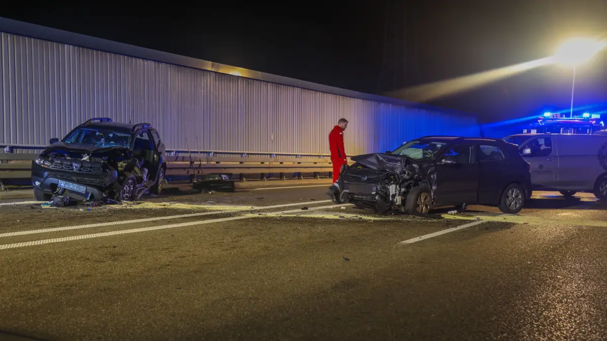 Gegen 19:55 Uhr kam es auf der B10 bei Gingen an der Fils zu einem schweren Verkehrsunfall.