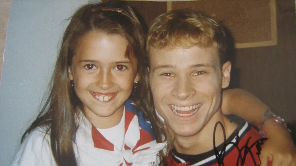 Isabell Rebholz im Alter von acht Jahren zusammen mit AJ McLean von den Backstreet Boys. Isabell Rebholz im Alter von acht Jahren zusammen mit AJ McLean von den Backstreet Boys. Isabell Rebholz traf 1996 in Esslingen alle fünf Backstreet Boys. Fotos machte sie mit Brian Littrell ...