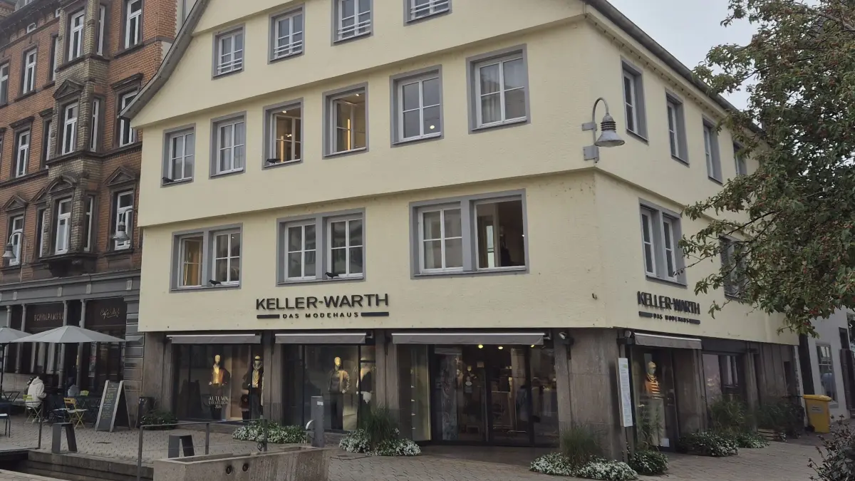 Warth in Upper Swabia: Traditional fashion house with 14 branches files ...