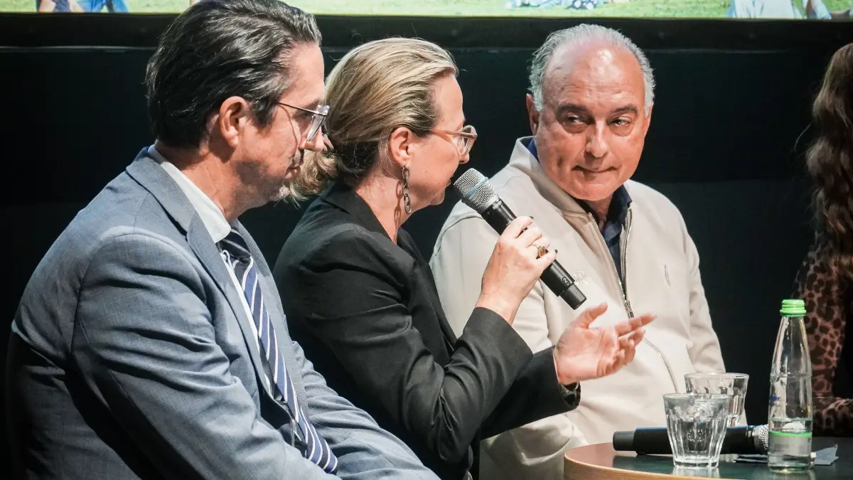 Das Stuttgart-Gespräch im Stadtpalais. Auf dem Podium (von Links) Torben Giese, Pia Nowotny (Martha's), Hansi Müller, Lucy Duffner. Moderation Holger Gayer (Geschäftsführer und Chefredakteur von LIFT Stuttgart): Das Stuttgart-Gespräch im Stadtpalais. Auf dem Podium (von Links) Torben Giese, Pia Nowotny (Martha's), Hansi Müller, Lucy Duffner. Moderation Holger Gayer (Geschäftsführer und Chefredakteur von LIFT Stuttgart)