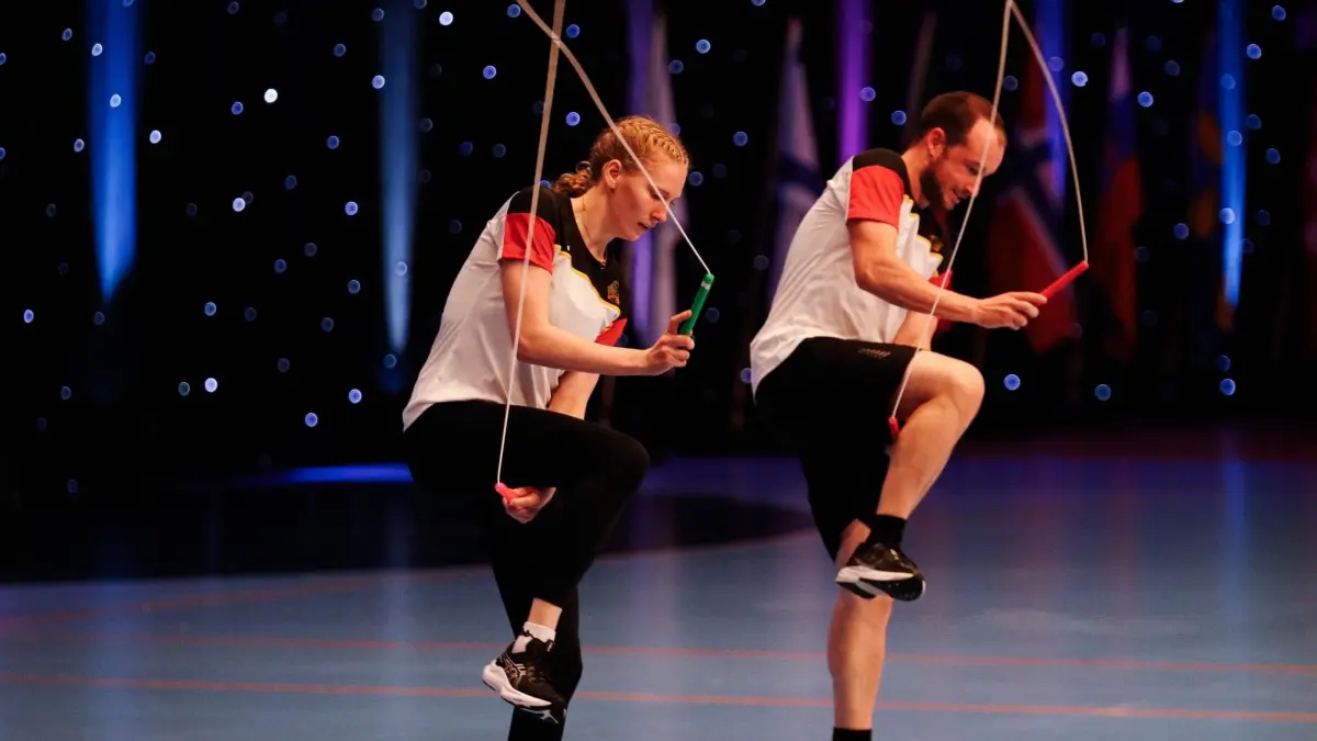 Julian Kilgus bei den Europameisterschaft im Rope Skipping in Oslo im Single Rope Pair Freestyle zusammen mit seiner Mannschaftskollegin Maria Erb.