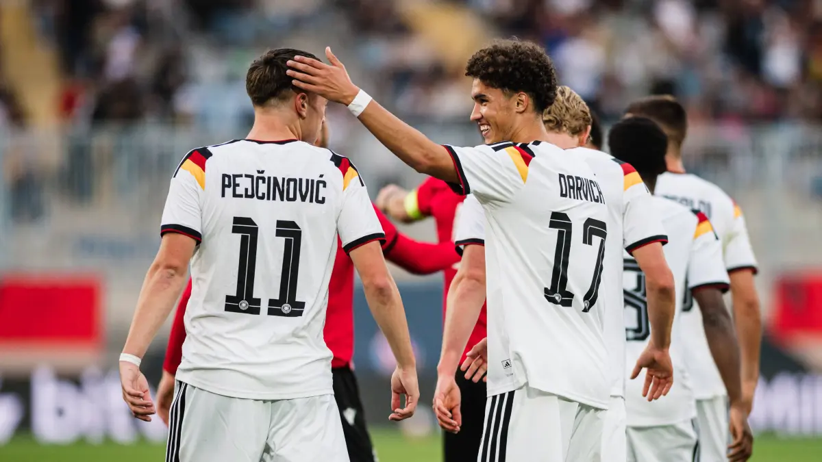 U21, U 21 EM-Qualifikation: Deutschland - Georgien, 06.10.2026 TOR; JUBEL Noah Darvich (Deutschland, 17) zum 1:0 für Deu: U21, U 21 EM-Qualifikation: Deutschland - Georgien, 06.10.2026 TOR JUBEL Noah Darvich Deutschland, 17 zum 1:0 für Deutschland, hier mit Dženan PejÄinoviÄ Deutschland, 11 Fußball, EM-Qualifikation U 21, 10. Spieltag: Deutschland vs. Georgien am 06.10.2026, Bielefeld DFB REGULATIONS PROHIBIT ANY USE OF PHOTOGRAPHS AS IMAGE SEQUENCES AND/OR QUASI-VIDEO. *** U-21 European Championship Qualifier: Germany vs. Georgia, October 6, 2026. Goal celebration: Noah Darvich Germany, 17, scores the 1-0 goal for Germany pictured here with Dženan Pejcinovic, Germany, 11 soccer, U-21 European Championship Qualifiers, Matchday 10: Germany vs. Georgia on October 6, 2026, Bielefeld DFB REGULATIONS PROHIBIT ANY USE OF PHOTOGRAPHS AS IMAGE SEQUENCES AND/OR QUASI-VIDEO Copyright: xBEAUTIFULxSPORTS/Tonhäuserx
