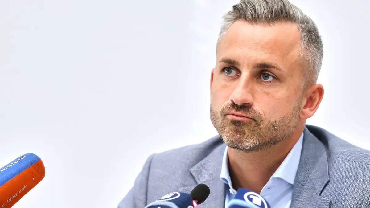 Siegmund hält Doppelrolle für Rausch nicht für Problem: 05.10.2026, Sachsen-Anhalt, Magdeburg: Ulrich Siegmund (AfD), Fraktionsvorsitzender, spricht in der Landespressekonferenz. (Archivbild) (zu dpa: «Landtagsamt und Generalsekretär? Für Siegmund kein Problem») Foto: Jan Woitas/dpa +++ dpa-Bildfunk +++