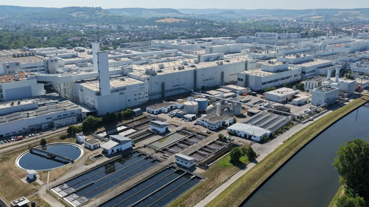Audi-Werk in Neckarsulm: Blick auf das Audi-Werk. (zu dpa: «Angst um Audi: Neckarsulm kämpft um sein Werk»)
