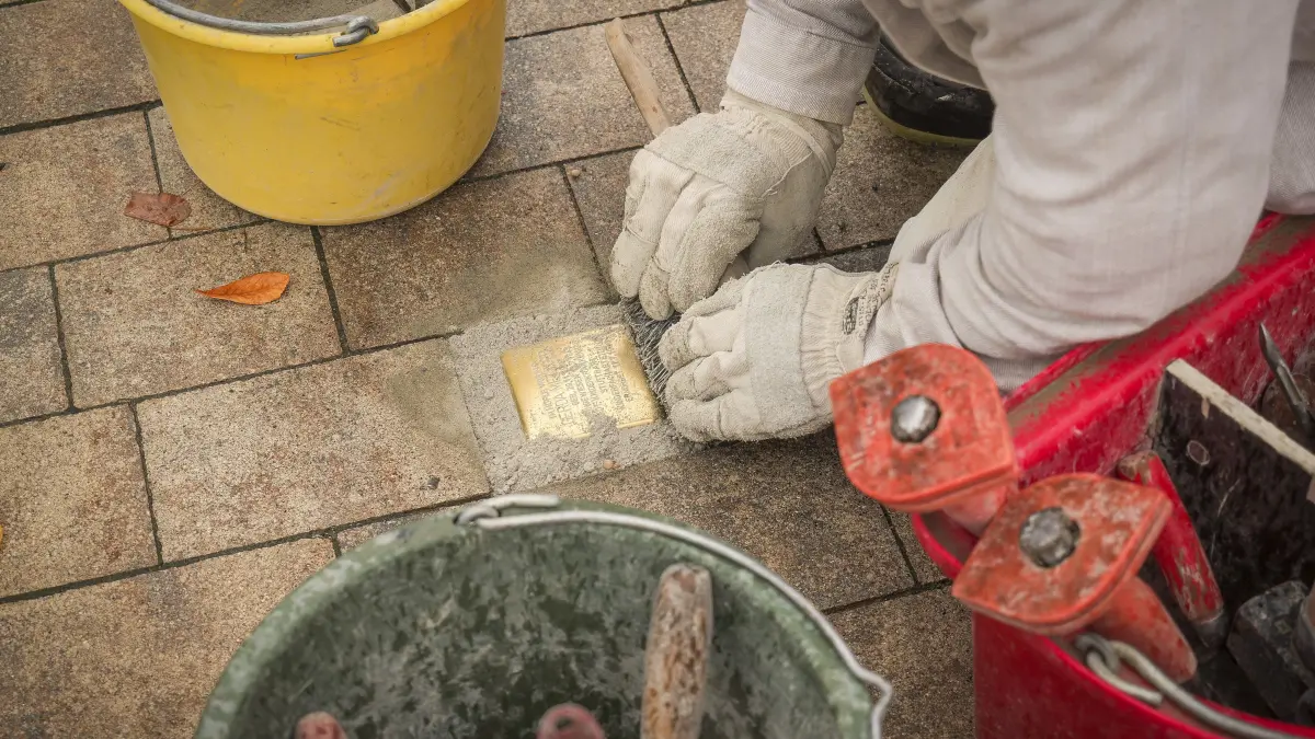 Stolperstein: Weissach Flacht - Weissach bekommt vier neue Stolpersteine. Sie sollen fortan an drei Menschen erinnern, die im Dritten Reich der systematischen Ermordung von Personen mit Behinderung zum Opfer gefallen sind, und an einen politisch Verfolgten, der mehrere KZ-Aufenthalte überlebte. Gedacht wird unter anderem der vierjährigen Gerda Metzger, die mit vier Jahren in Stuttgart von einem Arzt ermordet wurde.