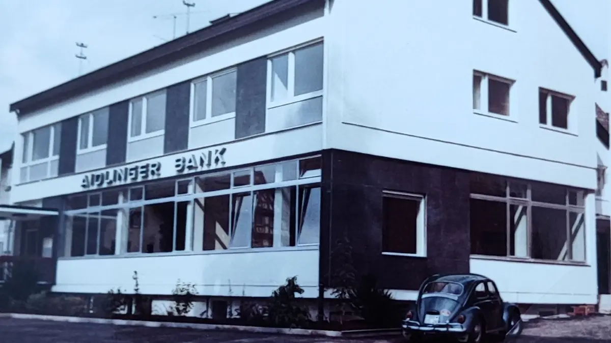 Historische Fotos der Raiffeisenbank Aidflingen