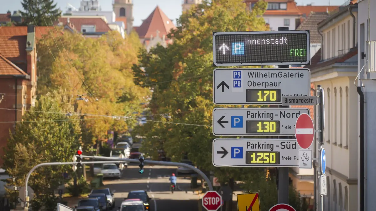 Parkleitsystem: Ludwigsburg - mehreren Schildern Parkleitsystem in der Innenstadt