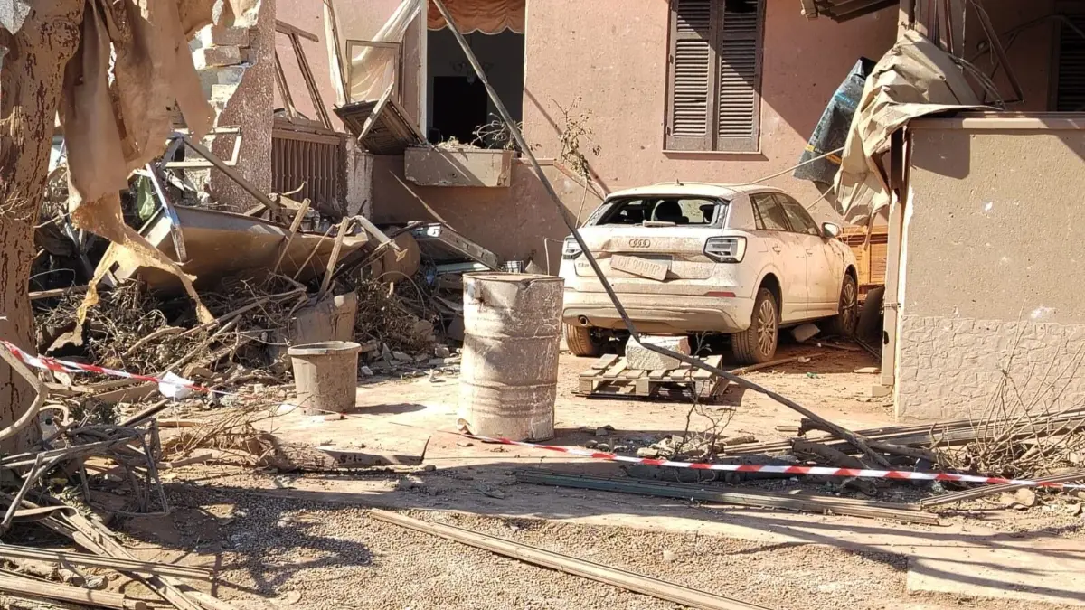 Zwei Wasserhosen haben die italienische Region Trapani heimgesucht: Doppia tromba marina ha colpito ha colpito il Trapanese, l evento atmosferico ha provocato diversi danni ad edifici, automobili .9 ottobre 2026, Marsala, Italia.(Foto Carmelo Sucameli/LaPresse).A double waterspout struck the Trapani area; the weather event caused damage to buildings and cars.October 9, 2026, Trapani, Italy.(Photo: Carmelo Sucameli/LaPresse) (Credit Image: Carmelo Sucameli/LaPresse via ZUMA Press)