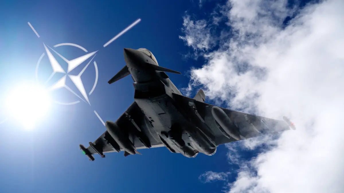 Eurofighter mit dem Nato-Symbol: Das Kampfflugzeug symbolisiert Abschreckung, Einsatzbereitschaft und die sicherheitspolitische Zusammenarbeit innerhalb der Allianz. Das soll auch mit der neuen Atomwaffen-Übung demonstriert werden (Fotomontage).