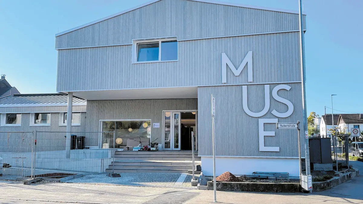 Nach rund 20 Monaten Bauzeit wurde die ehemalige Neuapostolische Kirche in der Rückertstraße 2 umgebaut und für ihre neue Nutzung als moderne Musikschule fit gemacht.