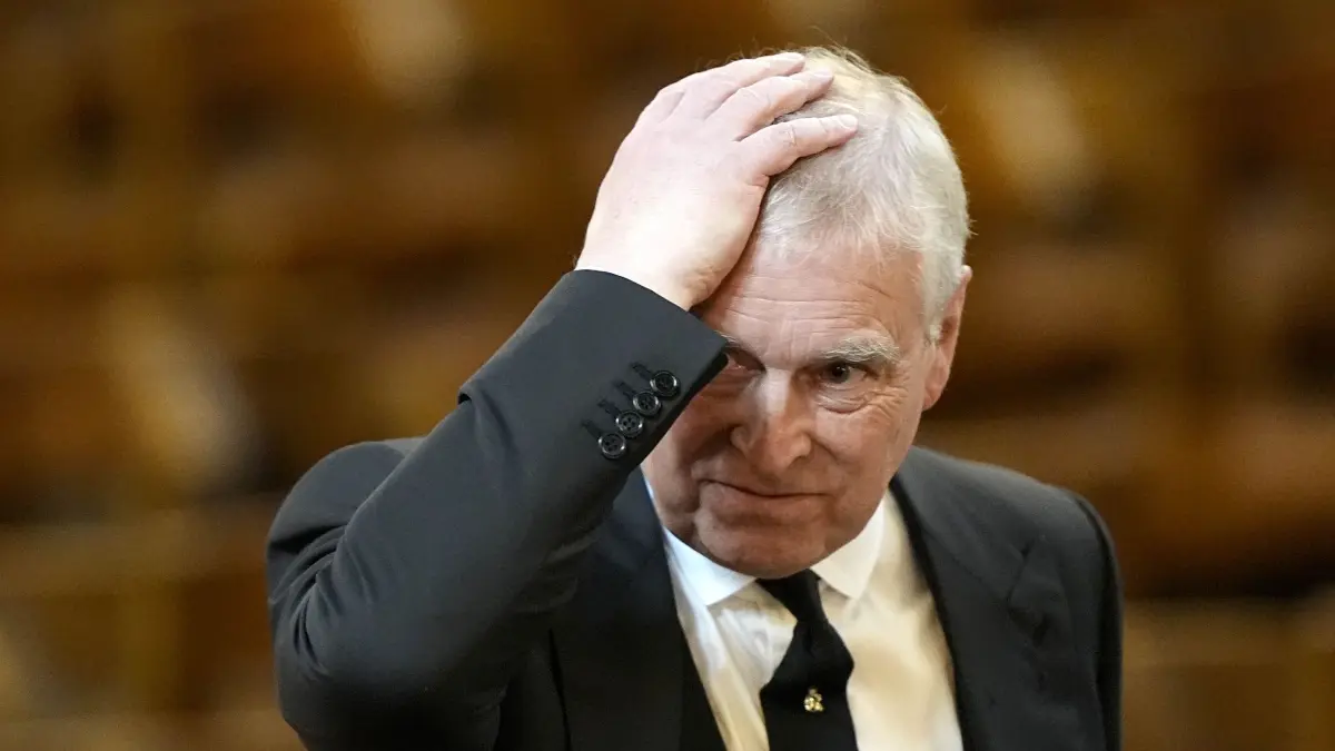 Ehemaliger Prinz Andrew Mountbatten-Windsor: Der damalige Prinz Andrew kommt im September 2025 zur Requiem-Messe für Katharine, Herzogin von Kent, in der Westminster Cathedral. (zu dpa: «Auszug aus Royal Lodge: Andrew kassiert Entschädigung»)