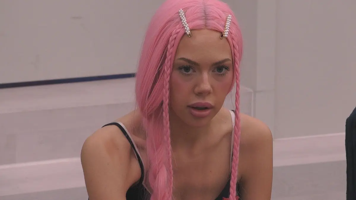 Nina Bridney in Folge 5.