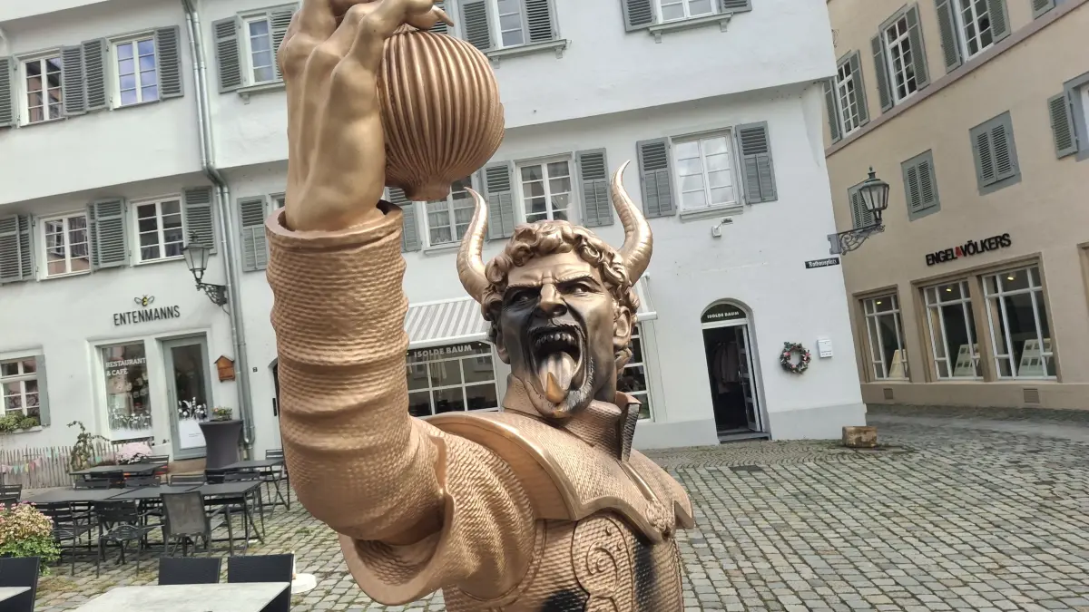 Die schwarze Farbe im Gesicht findet Tim Bengel eigentlich „ganz cool“.