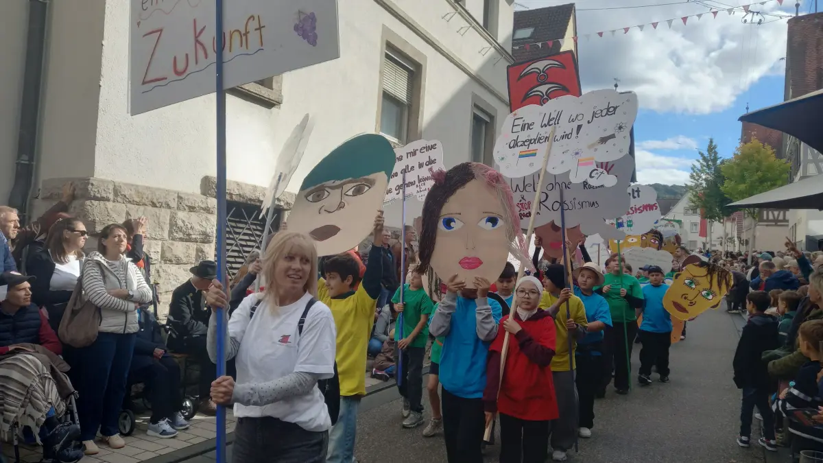 Die Zeppelinschule hat das Herbst-Motto beim Festzug fantasievoll umgesetzt.