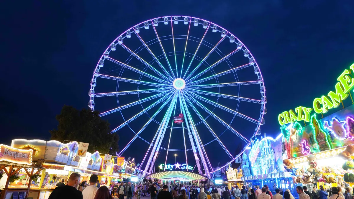 Das Riesenrad - hier einmal im Mittelpunkt.