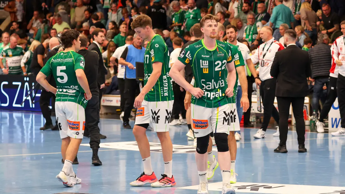 BAU // 10.10.2026, Deutschland, Göppingen, Handball Opel HBL Bundesliga,
FRISCH AUF! Göppingen vs. SG BBM Bietigheim, FAG enttäuscht, rechts Erik Persson (FAG)