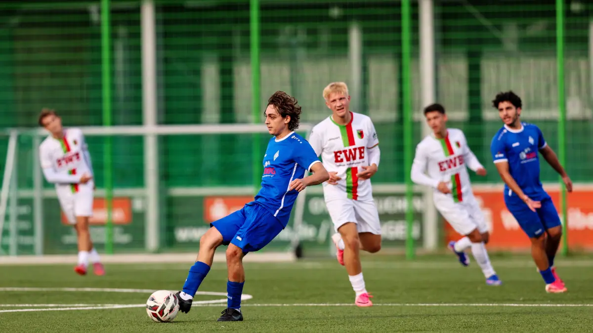 Ioannis Rafail Ziogos (SV Boeblingen, #14)
GER, FC Esslingen vs. SV Boeblingen, Fussball, Landesliga - Herren, 11. Spieltag, Spielzeit 2026/2027, 10.10.2026
Foto: Eibner-Pressefoto/Soeren Herweg