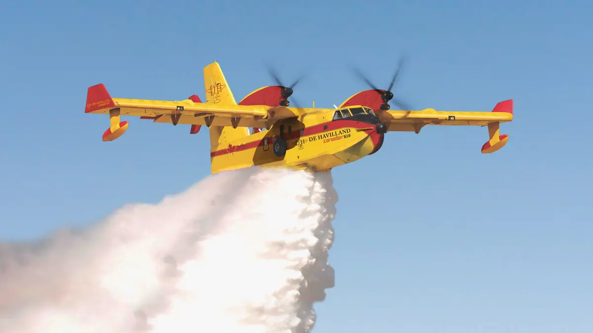 Canadair DHC-515 beim Wasserabwurf